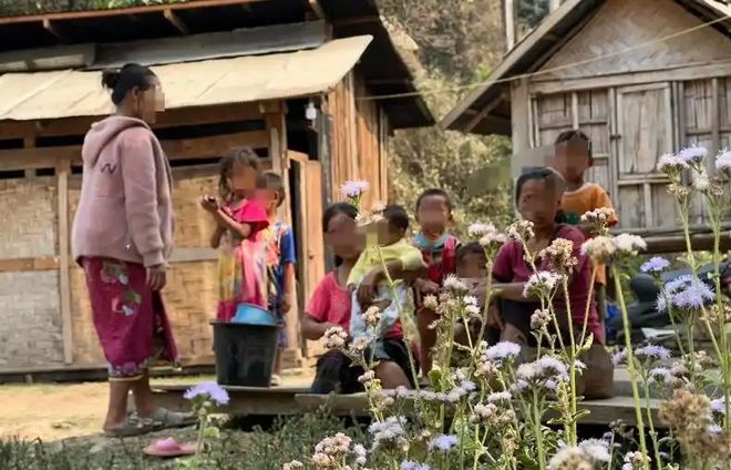 团去老挝嫖连大使馆都看不下去了开元棋牌东亚第一“性压抑”国组(图13) 团去老挝嫖连大使馆都看不下去了开元棋牌东亚第一“性压抑”国组(图13)