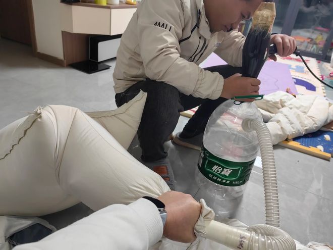 ”还是中年阿姨厉害立马变值钱了开元棋牌论“旧羽绒服的生命延续(图16)