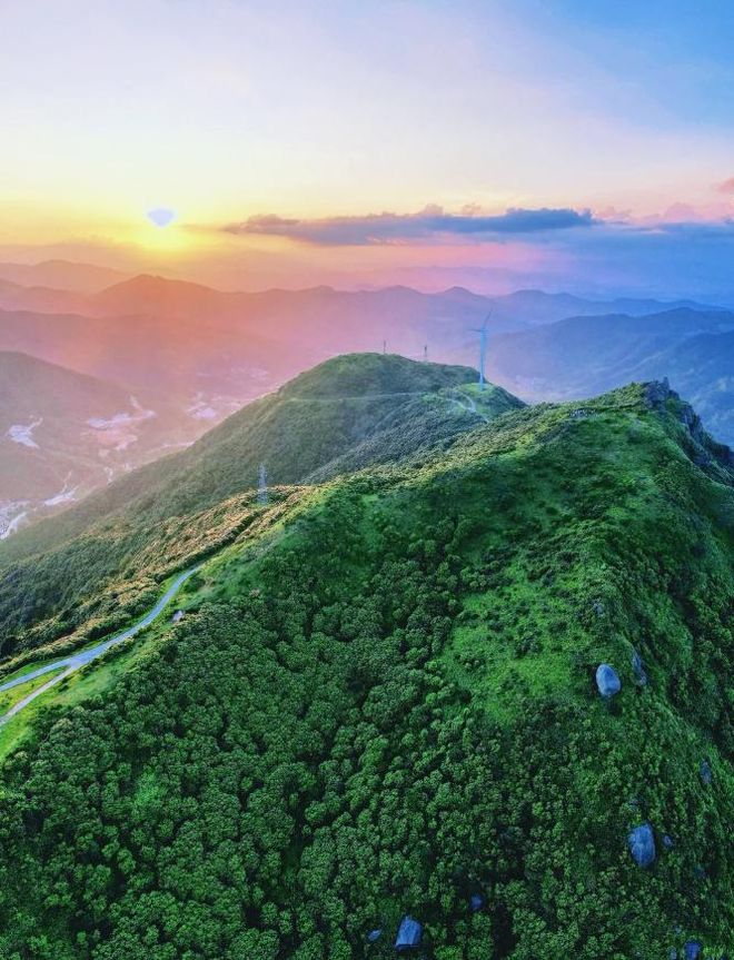 全免费！这里的瀑布云海比金顶更壮观！开元棋牌app无需爬山就在广东！还完(图7)